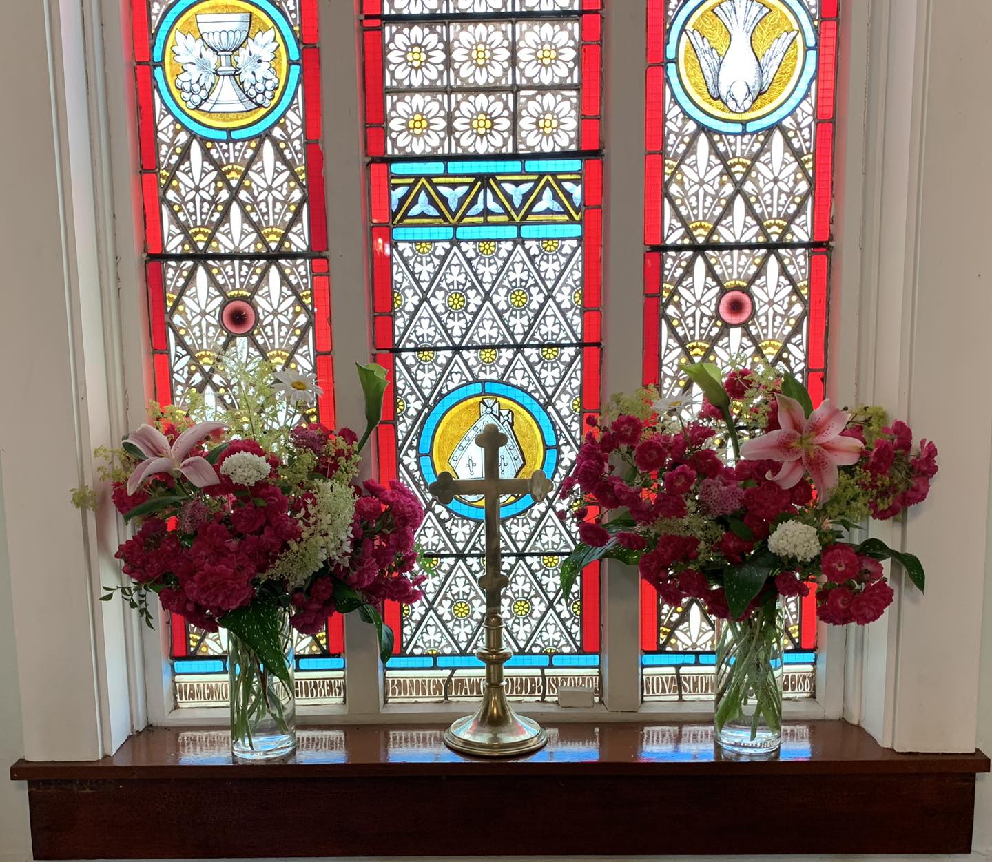 On July 21, 2024, a parish service was held at St. Mark's Church in Mill Cove. It was very nice to see such a great crowd! The altar flowers were mostly dark pink rambling roses with an Asiatic Lily and Shasta Daisy in each bouquet along with Lady's Mantle, Snowball Bush, white Hydrangea and Astilbe, pink Spirea, calla Lily and leaves.